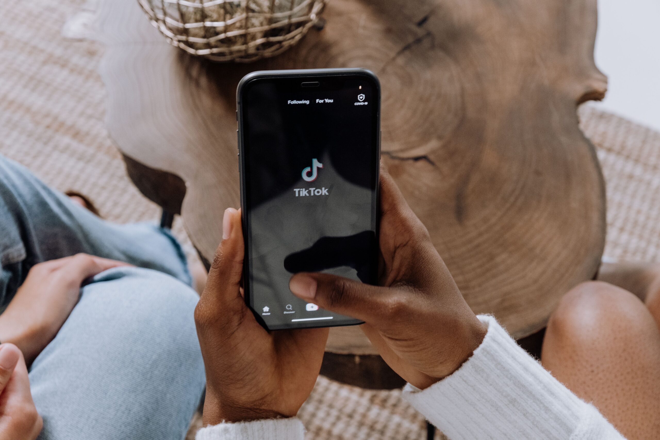Why Are TV-Style Stories Showing Up on Our Phones? pexels cottonbro 5081930